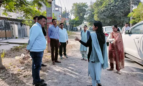 Alwar: जिला कलेक्टर ने किया शहर व आसपास की साफ-सफाई व्यवस्था का निरीक्षण Alwar: जिला कलेक्टर ने किया शहर व आसपास की साफ-सफाई व्यवस्था का निरीक्षण