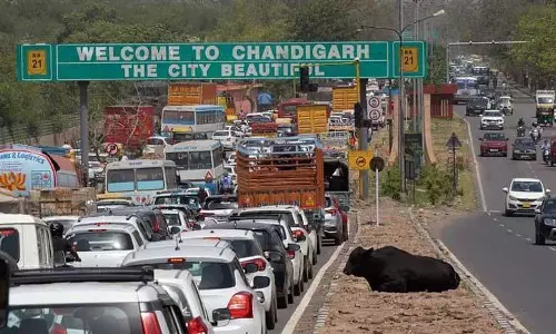Chandigarh: आज रात 8.15 बजे से 9.30 बजे तक यातायात प्रतिबंधित Chandigarh: आज रात 8.15 बजे से 9.30 बजे तक यातायात प्रतिबंधित