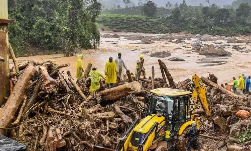Wayanad landslide : पीड़ितों को सहायता देने से केंद्र का इनकार, एलडीएफ 5 दिसंबर को करेगा प्रदर्शन Wayanad landslide : पीड़ितों को सहायता देने से केंद्र का इनकार, एलडीएफ 5 दिसंबर को करेगा प्रदर्शन