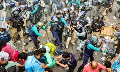 Dhaka के साथ संबंध: घरेलू राजनीति और कूटनीति में टकराव Dhaka के साथ संबंध: घरेलू राजनीति और कूटनीति में टकराव
