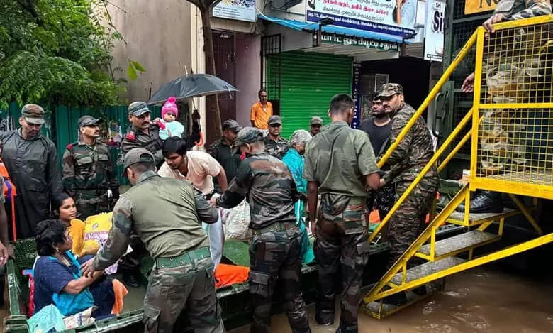 Cyclone Fengal: सेना फंसे हुए लोगों को निकालने के प्रयास रखे हुए है जारी