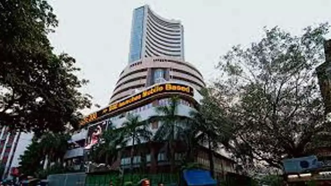 Indian stock market में सपाट शुरुआत, पीएसयू बैंक शेयरों में बढ़त