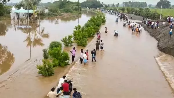 तिरुवन्नामलाई में चक्रवात फेंगल से 7 की मौत: इन राज्यों में रेड अलर्ट