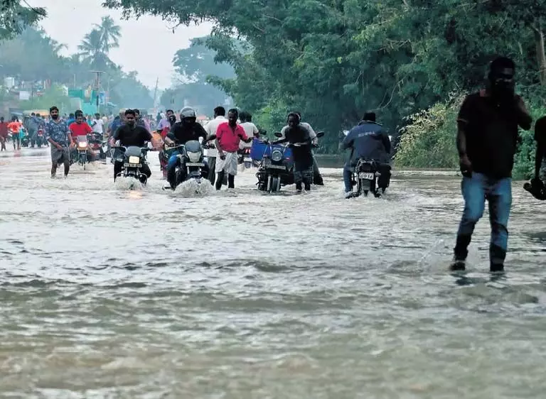 Chennai-Tiruchi राजमार्ग पर बाढ़, वाहन चालकों को 25 किलोमीटर का चक्कर लगाना पड़ा