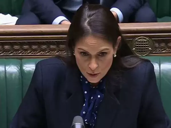 Priti Patel ने स्टारमर सरकार से बांग्लादेश में हिंसा के खिलाफ कड़ी कार्रवाई करने का आह्वान किया