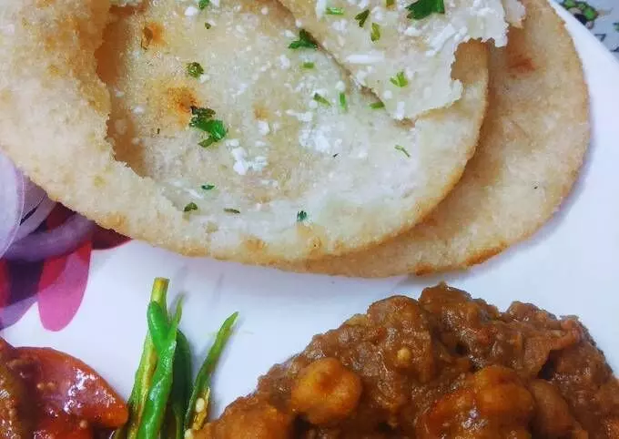 Dinner में ट्राई करें पनीर भटूरा हर कोई करेगा तारीफ