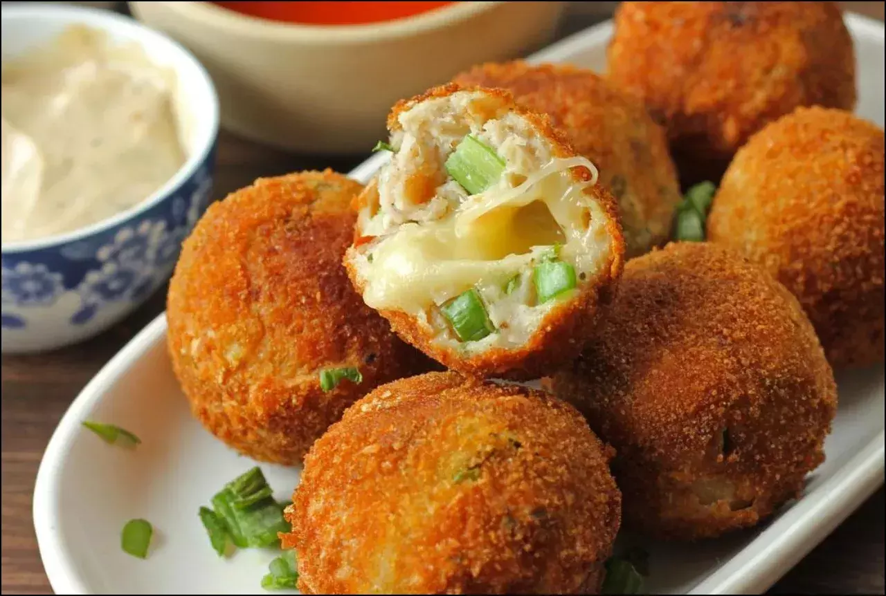 Corn-cheese balls: अचानक आए हैं मेहमान का कॉर्न-चीज़ बॉल्स से करे स्वागत