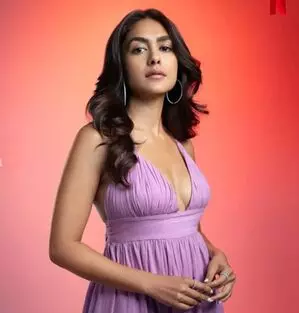 Mrunal Thakur ने ‘तुर्की अंडे जैसा दिन’ मनाया