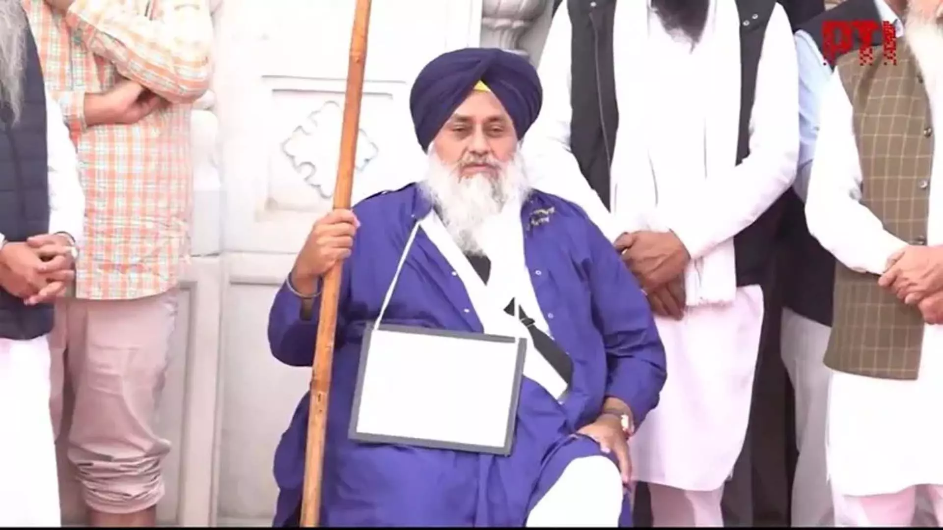 Sukhbir Singh Badal ने व्हीलचेयर पर बैठकर स्वर्ण मंदिर में प्रायश्चित शुरू किया