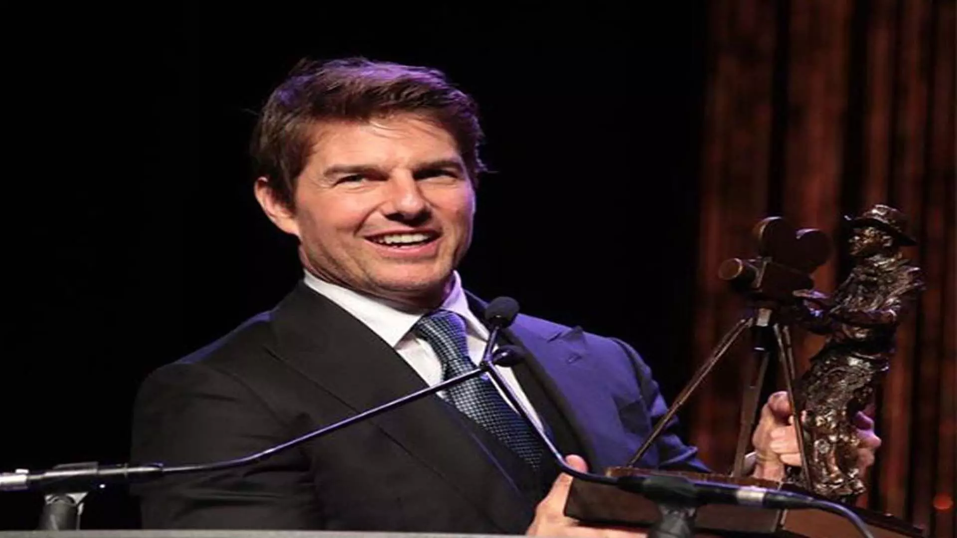 Tom Cruise डग लिमन की सुपरनैचुरल थ्रिलर डीपर में नजर आएंगे