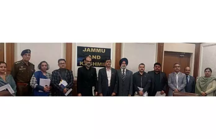 Jammu: प्रमुख सचिव ने राज्य स्तरीय सशस्त्र सेना झंडा दिवस समिति की बैठक की अध्यक्षता की