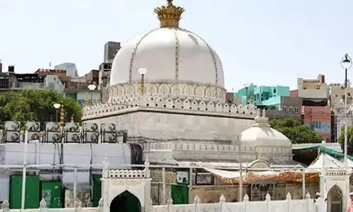 RJ: धार्मिक स्थलों के सर्वेक्षण पर रोक लगाने के लिए सुप्रीम कोर्ट में याचिका दायर RJ: धार्मिक स्थलों के सर्वेक्षण पर रोक लगाने के लिए सुप्रीम कोर्ट में याचिका दायर
