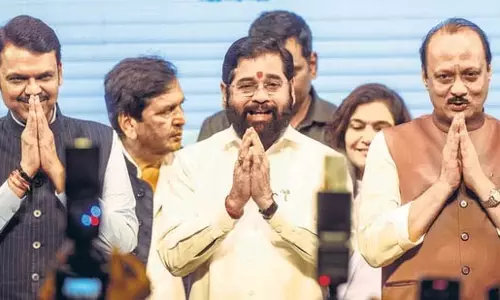 BJP नेता ने अस्वस्थ एकनाथ शिंदे से की मुलाकात BJP नेता ने अस्वस्थ एकनाथ शिंदे से की मुलाकात