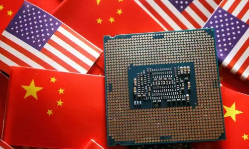 America ने 140 चीनी प्रौद्योगिकी कंपनियों पर प्रतिबंध लगाया