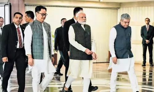 संसद सत्र का एक और हंगामे वाला दौर संसद सत्र का एक और हंगामे वाला दौर