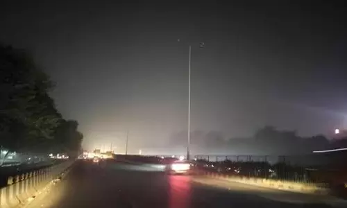 Delhi गुड़गांव एक्सप्रेसवे पर यात्रियों को अंधेरे में रहना पड़ रहा