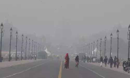 दिल्ली में सांस पर संकट बरकरार, एक्यूआई 300 पार दिल्ली में सांस पर संकट बरकरार, एक्यूआई 300 पार