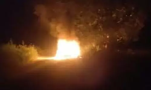 Bihar News:  बारात लेकर जा रही कार में अचानक लगी आग