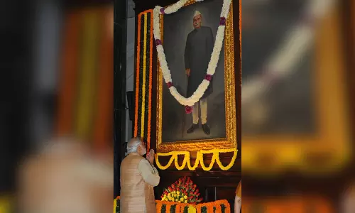 डॉ. राजेन्द्र प्रसाद की जयंती पर प्रधानमंत्री मोदी समेत बड़े नेताओं ने दी श्रद्धांजलि डॉ. राजेन्द्र प्रसाद की जयंती पर प्रधानमंत्री मोदी समेत बड़े नेताओं ने दी श्रद्धांजलि