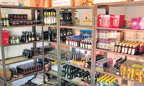 मुख्यमंत्री ने शराब की दुकानों में MRP उल्लंघन के खिलाफ सख्त कार्रवाई की चेतावनी दी मुख्यमंत्री ने शराब की दुकानों में MRP उल्लंघन के खिलाफ सख्त कार्रवाई की चेतावनी दी
