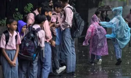 Karnataka: भारी बारिश के कारण कई जिलों में शैक्षणिक संस्थान बंद