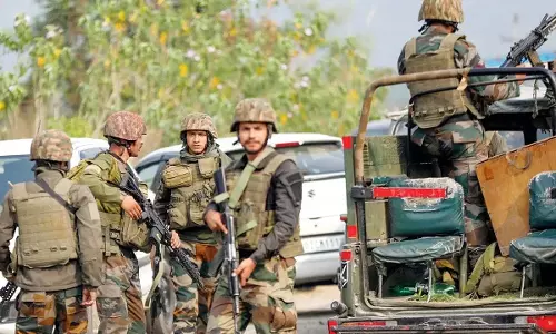 Srinagar: सुरक्षा बलों के साथ मुठभेड़ में एक आतंकवादी मारा गया