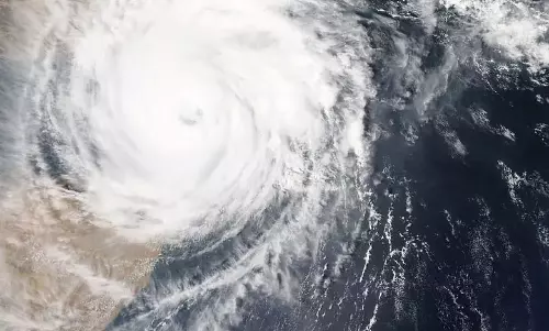 Cyclone Fengal: तमिलनाडु के 15 जिलों के लिए येलो अलर्ट जारी Cyclone Fengal: तमिलनाडु के 15 जिलों के लिए येलो अलर्ट जारी