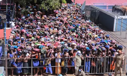 Sabarimala वर्चुअल कतार के लिए सख्त नियम, तीर्थयात्रियों के देर से पहुंचने से चिंता बढ़ी Sabarimala वर्चुअल कतार के लिए सख्त नियम, तीर्थयात्रियों के देर से पहुंचने से चिंता बढ़ी