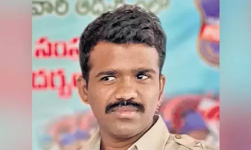 Telangana: प्रेमी के दबाव में आकर एसआई ने खुद को गोली मारी Telangana: प्रेमी के दबाव में आकर एसआई ने खुद को गोली मारी