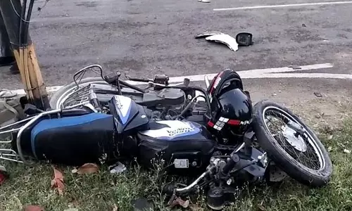 Katihar: बेकाबू वाहन ने साइकिल चालक को रौंदा Katihar: बेकाबू वाहन ने साइकिल चालक को रौंदा