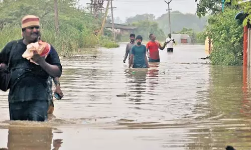 Puducherry के विल्लुपुरम में भारी बारिश से गांवों में बाढ़, गुस्सा फूटा