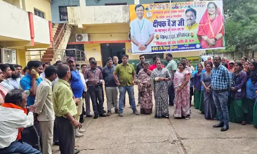 नपा कर्मियों की हड़ताल जारी, मूलभूत सुविधा बहाल