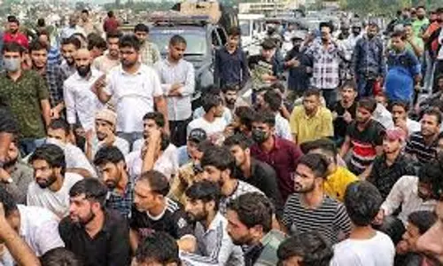 जम्मू-कश्मीर विकलांग संघ ने श्रीनगर में विरोध प्रदर्शन किया