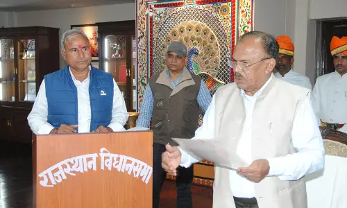 Jaipur: उपचुनाव में निर्वाचित हुए राजस्थान विधानसभा सदस्यों का शपथ ग्रहण Jaipur: उपचुनाव में निर्वाचित हुए राजस्थान विधानसभा सदस्यों का शपथ ग्रहण