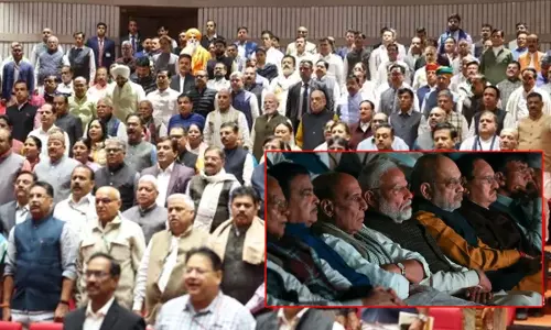 चेहरे पर उदासी..आंखों में आंसू: साबरमती रिपोर्ट देखकर भावुक हुए PM मोदी
