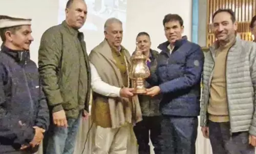SKICC ने निवर्तमान निदेशक और 2 अन्य कर्मचारियों को सेवानिवृत्ति पर विदाई दी SKICC ने निवर्तमान निदेशक और 2 अन्य कर्मचारियों को सेवानिवृत्ति पर विदाई दी