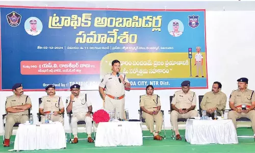 Andhra Pradesh : यातायात संबंधी बाधाओं को कम करने के लिए 390 ट्रैफिक एम्बेसडर नियुक्त किए गए Andhra Pradesh : यातायात संबंधी बाधाओं को कम करने के लिए 390 ट्रैफिक एम्बेसडर नियुक्त किए गए