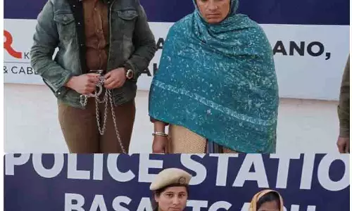 पुलिस ने दो महिला आतंकवादी सहयोगियों को हिरासत में लिया पुलिस ने दो महिला आतंकवादी सहयोगियों को हिरासत में लिया