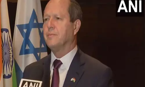 Israeli के मंत्री नीर बरकत ने डी-डॉलराइजेशन पर ट्रम्प के रुख का किया समर्थन