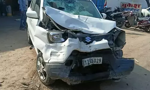 कार और बाइक की टक्कर, एक की मौत