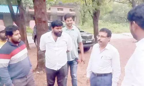 Andhra Pradesh : एसवी यूनिवर्सिटी में इंजीनियरिंग विंग में धार्मिक प्रचार के आरोपों से तनाव Andhra Pradesh : एसवी यूनिवर्सिटी में इंजीनियरिंग विंग में धार्मिक प्रचार के आरोपों से तनाव