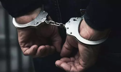 Bengaluru: पुलिस ने इंजीनियरिंग सीट ब्लॉकिंग घोटाले में 10 लोगों को गिरफ्तार किया Bengaluru: पुलिस ने इंजीनियरिंग सीट ब्लॉकिंग घोटाले में 10 लोगों को गिरफ्तार किया