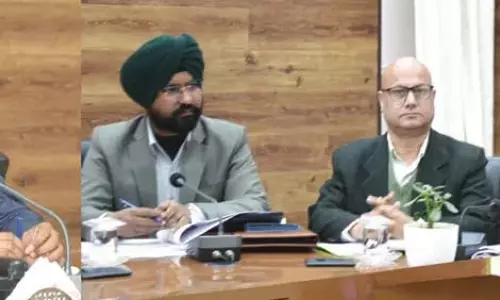 मंडलायुक्त ने Doda में विकास परिदृश्य और राजस्व सेवाओं की समीक्षा की