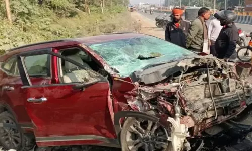 Nainital: हाईवे पर खड़े ट्रक से टकराई कार, दो की मौत