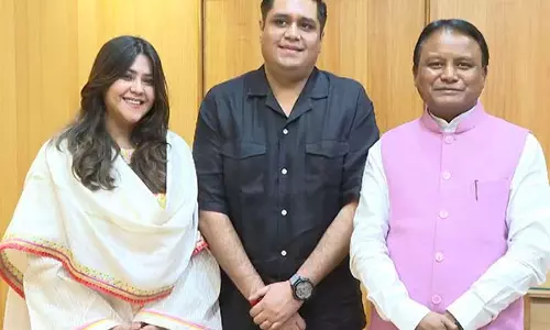 Ekta Kapoor ने सीएम मोहन चरण माझी से मुलाकात की Ekta Kapoor ने सीएम मोहन चरण माझी से मुलाकात की