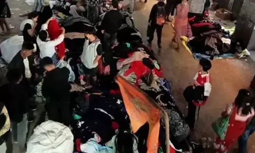 Nagaland : क्रिसमस से पहले दीमापुर न्यू मार्केट में किफायती खरीददारी करने वालों की भीड़ उमड़ पड़ी Nagaland : क्रिसमस से पहले दीमापुर न्यू मार्केट में किफायती खरीददारी करने वालों की भीड़ उमड़ पड़ी