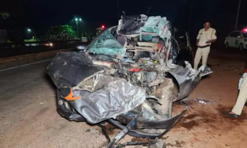 GOA: करसवाड़ा राजमार्ग दुर्घटना में 7 पर्यटक घायल GOA: करसवाड़ा राजमार्ग दुर्घटना में 7 पर्यटक घायल