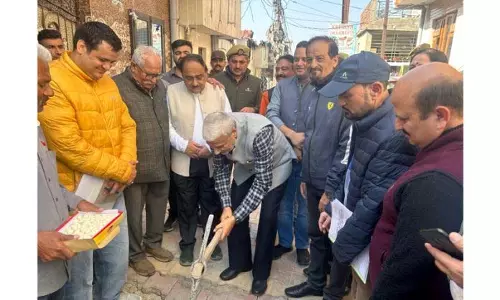 J-K: धन का समुचित उपयोग सुनिश्चित करने के लिए शाम ने निर्वाचन क्षेत्र के विभिन्न वार्डों का दौरा किया