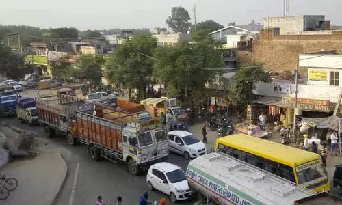 Ludhiana: ओवरब्रिज पर भारी वाहनों के बेरोकटोक प्रवेश और पुलिस की निष्क्रियता से नाराज