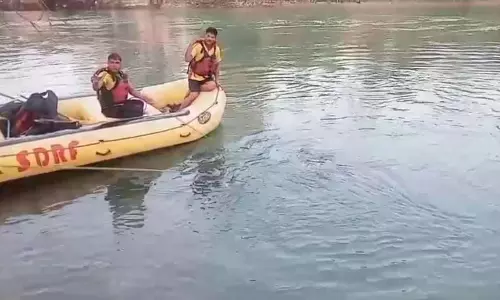 Rishikesh में नहाने के दौरान नदी में डूबा युवक, SDRF ने किया शव बरामद Rishikesh में नहाने के दौरान नदी में डूबा युवक, SDRF ने किया शव बरामद